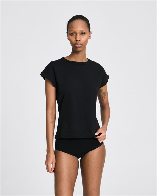 GAI+LISVA MALOU S/S BOMULD 1X1 RIB TEE BLACK